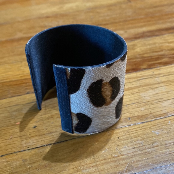 Cheetah rawhide cuff - Picture 4 of 5